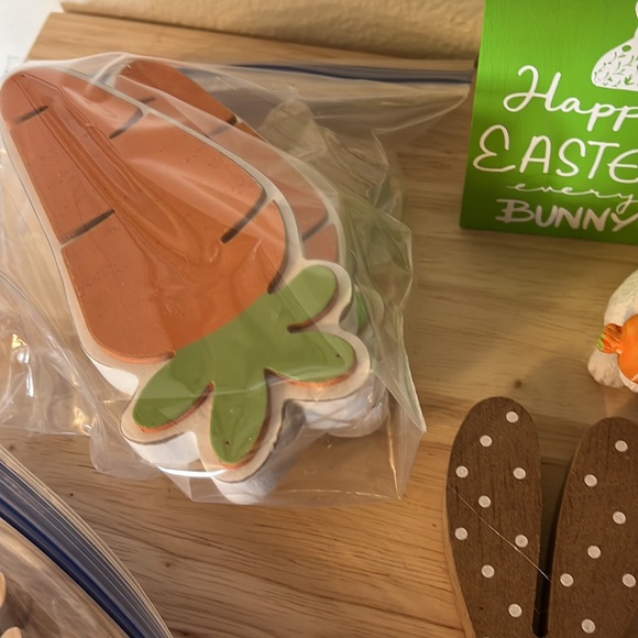 13. Misc lot of Easter decor - Picture 4 of 6